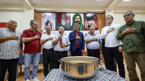 Başkan Tugay’dan birlik mesajı: Aşure lokması dostluk için paylaşıldı