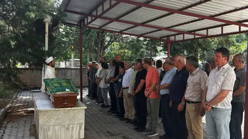 Gazeteci Kadriye Sözeri’nin acı günü: Annesi Türkan Sözeri dualarla toprağa verildi