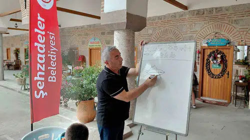 Tarihin kalbinde fırça darbeleri: Kurşunlu Han sanatın yeni adresi oldu