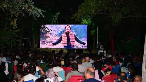 Manisa'da nostalji rüzgarı: Yeşilçam klasikleri parklara taşındı