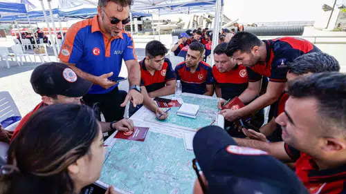 İzmir İtfaiyesi afetlere karşı vites yükseltti: 110 kişilik uzman ekip sahaya iniyor