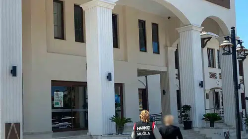 Fethiye'de narkotik operasyonu: Uzun süredir aranan firari hükümlü yakayı ele verdi