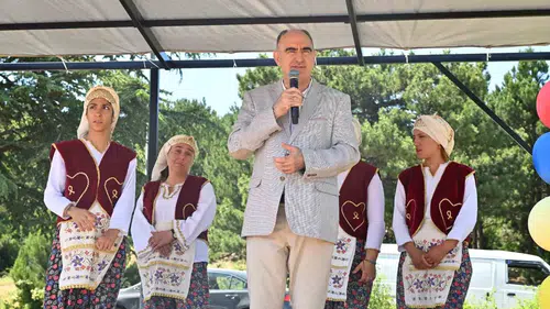 Spil Dağı’nda sevgi dolu buluşma: Koruyucu aileler ve çocuklar unutulmaz bir gün yaşadı