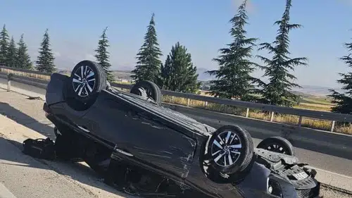 Afyonkarahisar yolunda can pazarı: Otomobil takla attı, 5'i çocuk 8 kişi yaralandı