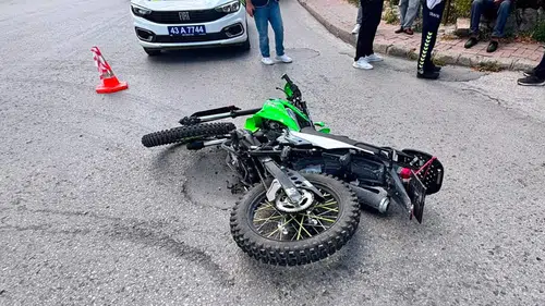 Tavşanlı’da kavşak kazası: Motosikletli sürücü hastanelik oldu