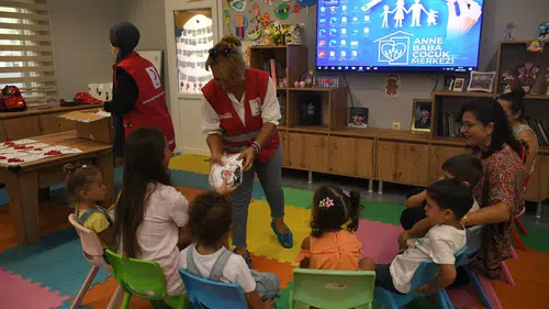 Minik kalplerde iyilik filizlendi: Kızılay ve Kuşadası Belediyesi’nden anlamlı buluşma