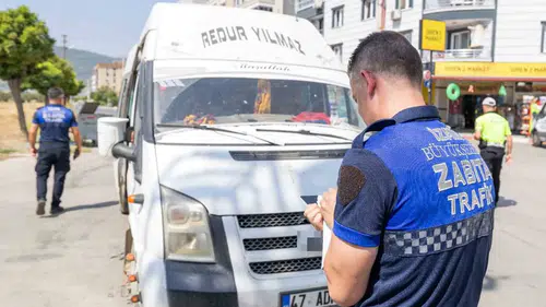 Torbalı’da tarım işçilerinin can güvenliği için şafak operasyonu: Korsan servisler trafikten men edildi