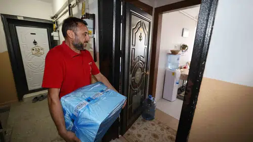 Şehzadeler’de ev eşyaları yeniden hayat buluyor: İhtiyaç sahiplerine gönül köprüsü