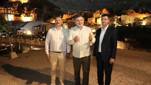 Efes Antik Kenti'nde gece ışıkları turizm rekorunu getirdi