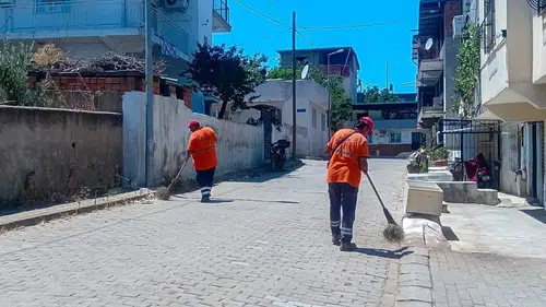 Efeler'de hijyen seferberliği: Sokaklar pırıl pırıl oldu