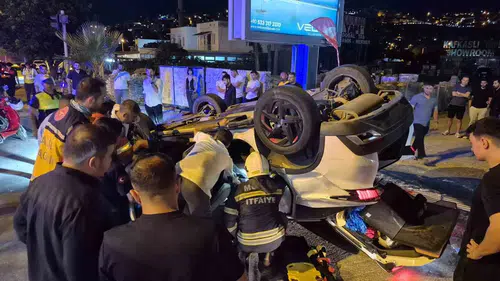 Bodrum’da sabah saatlerinde dehşet anları: Kavşakta devrilen araçta sıkıştı