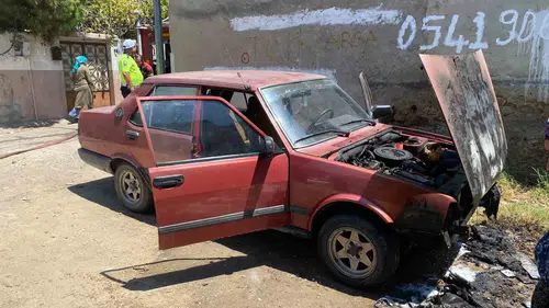 Nazilli’de korkutan anlar: Çalıştırdığı otomobil alevlere teslim oldu