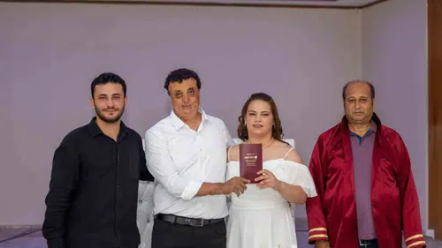 Kiraz’da engelleri aşan imza: İşaret diliyle gelen ömürlük mutluluk