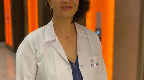 Sosyal medya trendlerine kanmayın: Burun estetiğinde "zamansız" güzellik vurgusu