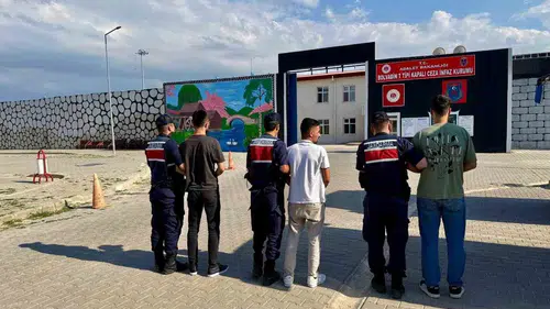 Afyonkarahisar jandarmasından suçlulara geçit yok: 34 gözaltı