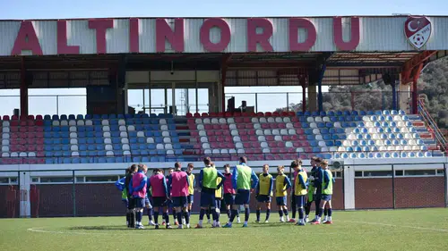 Türk futbolunun köklü çınarı rotasını değiştirdi: Altınordu profesyonel liglerden çekiliyor