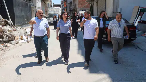 Uşak’ta saha mesaisi: Başkan Vekili Özkan esnafın nabzını tuttu