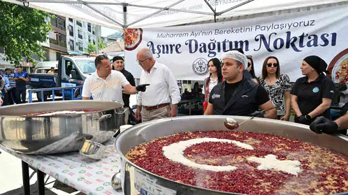 Manisa’da Muharrem ayı bereketi sokaklara taştı: Kazanlar birlik için kaynıyor