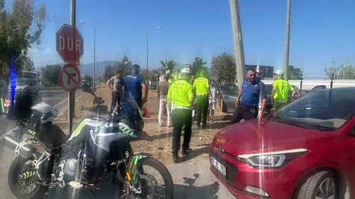 Aydın'da trafik kazası: Otomobil aydınlatma direğine çarptı