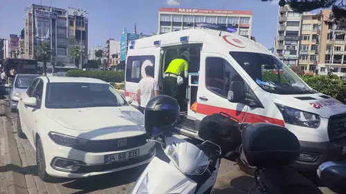Efeler'de korkutan kaza: Sıkıştırılan motosikletli metrelerce sürüklendi