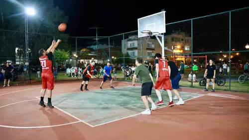 Çine’de pota altı ısındı: Sokak basketbolunda nefes kesen başlangıç