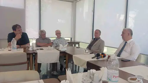Bergama siyasetinde deprem: Başkan Çelik ve 19 meclis üyesi rotayı Yeni Parti’ye kırdı