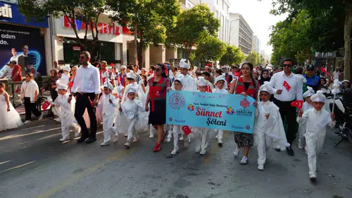 Tarihin tozlu sayfalarından gelen şefkat eli: 530 yıllık vakıf geleneği Manisa’da yaşatıldı