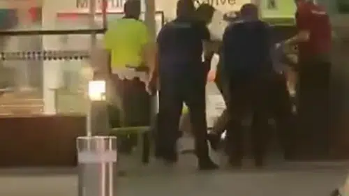 İzmir Havalimanı’nda dehşet anları: Bıçaklı saldırgan 4 polisi yaraladı