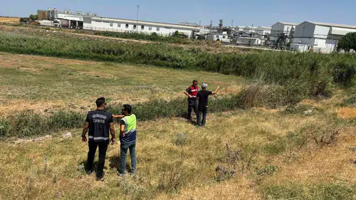 Saruhanlı'da çevre skandalı: Tavuk çiftliğinin atıkları tarım arazisine boşaltıldı