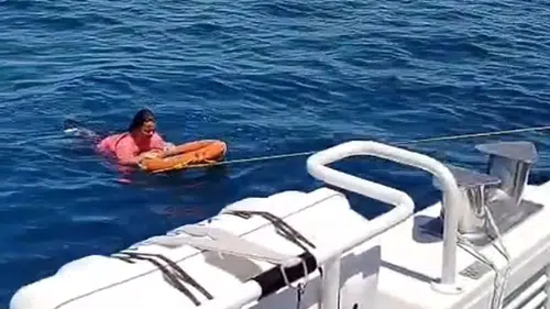 Kuşadası açıklarında ölümle burun buruna: Deniz polisi son anda yetişti