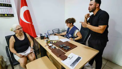 İzmir'de sessizliğe son: İhtiyaç sahiplerine işitme cihazı desteği başlıyor