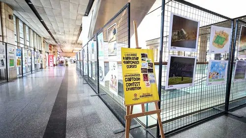 Otobüs beklerken sanat molası: Futbol tutkusu karikatürle terminale taşındı