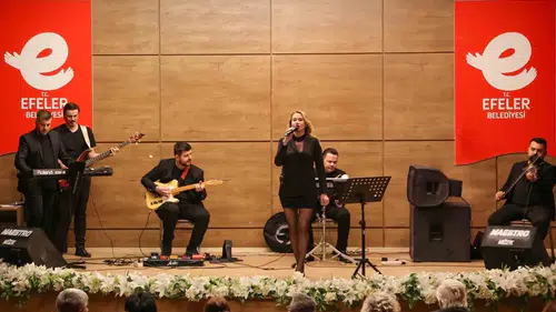 Efeler’de yıldızlar altında müzik ziyafeti: Perşembe akşamlarının yeni adresi belli oldu