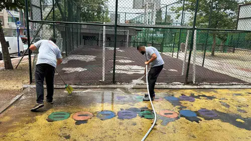 Miniklerin oyun alanlarında hijyen seferberliği: Yunusemre'de parklar yenilendi