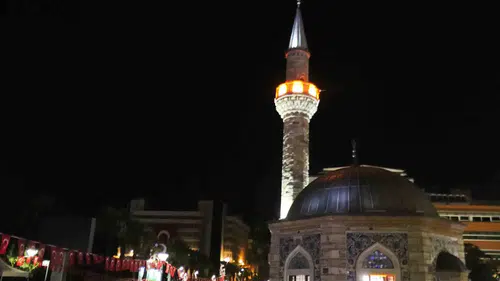 İzmir’de 15 Temmuz nöbeti: Meydanlar tek yürek oldu
