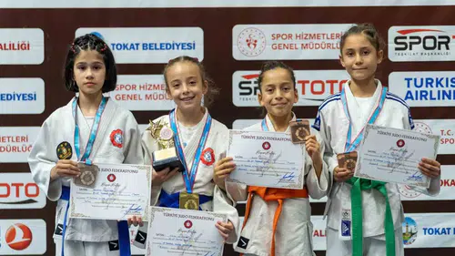 Yunusemreli minik judocular Tokat’tan madalyalarla döndü
