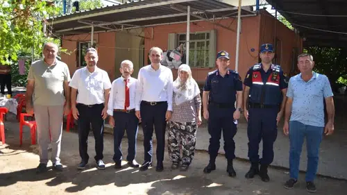 Bayındır’da vefa buluşması: Kaymakam Mete kahramanları evlerinde ziyaret etti