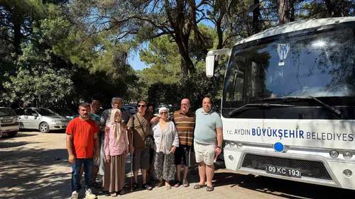 Mavi ile yeşilin buluştuğu noktada engel tanımadılar: Görme engelli bireylerden özel gezi