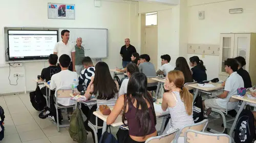 Köyceğiz’de yaz tatili eğitime dönüştü: Fen Lisesi’nde ders zili susmuyor