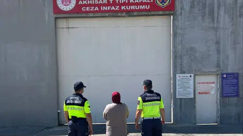37 yıl hapis cezasıyla aranıyordu: Otoyol gişelerinde kıskıvrak yakalandı