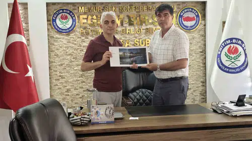 Manisa'nın objektifinden Türkiye birinciliği: İsmail Aybey'e sendikadan özel kutlama