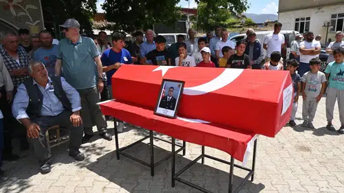 Memleket hasretiyle geldiği baba ocağında acı veda: Uzman Çavuş Mustafa Başer son yolculuğuna uğurlandı