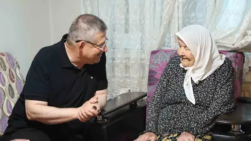 Denizli’de saha mesaisi: Subaşıoğlu kapı kapı dolaşarak vatandaşın nabzını tuttu