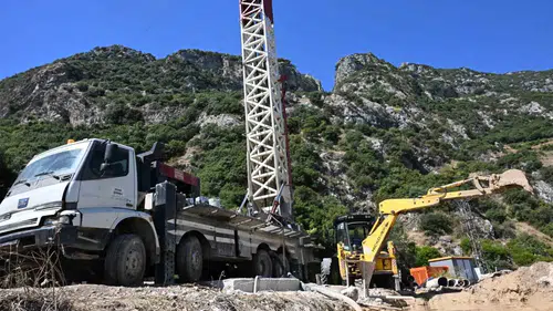 Manisa'da su seferberliği: 20 noktada birden yerin altı didik didik ediliyor