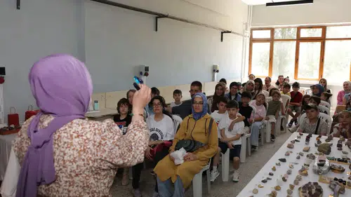 Minik jeologlar Kütahya’da iş başında: Taşların gizemli dünyasına yolculuk