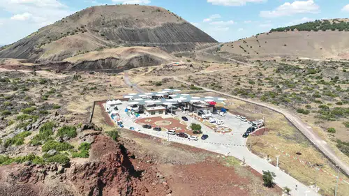 Gökyüzü tutkunları Kula’nın volkanik arazisinde buluştu