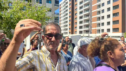 Örnekköy’de anahtarlar havada: Hak sahiplerinden teslimat isyanı