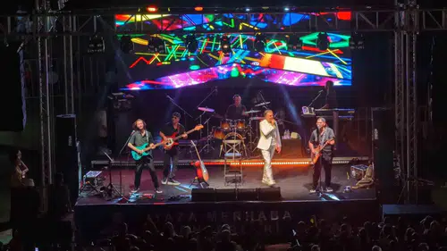 Çelik rüzgarı Aydın’ı salladı: Tekstil Park’ta müzik ziyafeti