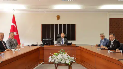 Aydın'da hizmet seferberliği: Vali Varol'dan kaymakamlara kritik talimat
