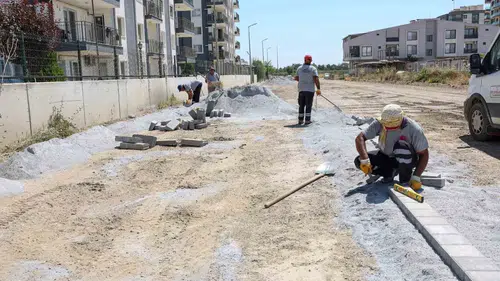 Efeler'de ulaşım seferberliği: Modern yollar için düğmeye basıldı